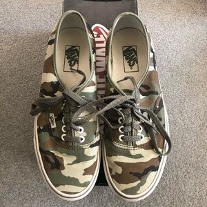 Vans Authentic - Camo men’s size 9